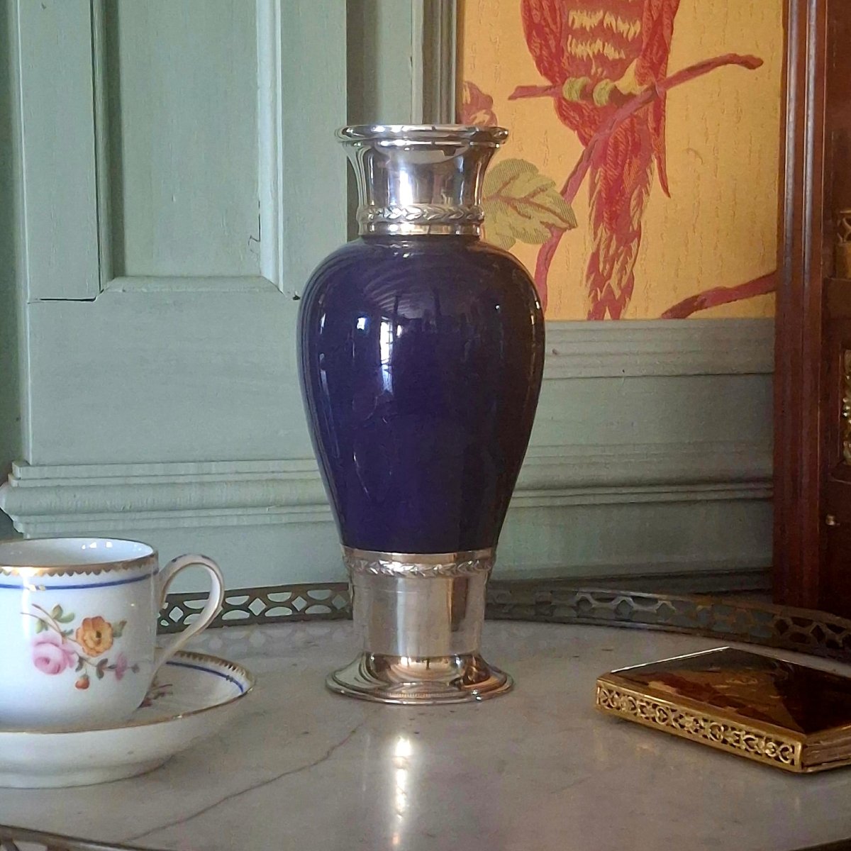 Vase en porcelaine de Sèvres bleu de four, daté 1844-photo-6