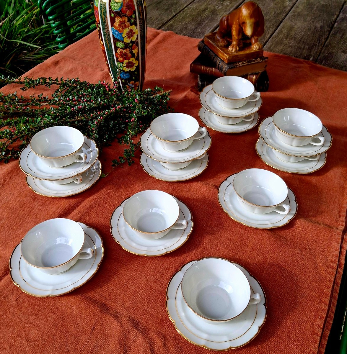 Twelve Châtres Sur Cher Porcelain Tea Or Coffee Cups-photo-2