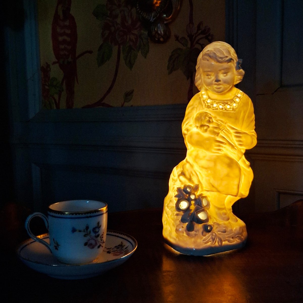Lampe veilleuse en fine porcelaine blanche  Umberto Onesto   manufacture Capodimonte à Naples.-photo-7