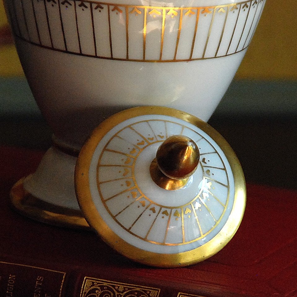 Cafetière ou verseuse en porcelaine et or . Début XIXème-photo-1