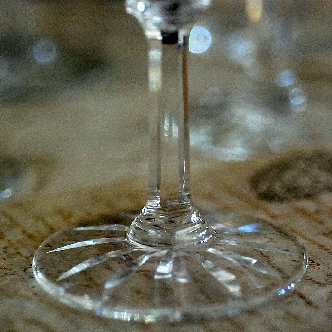 Suite de 11 verres à vin de bordeaux modèle Tarn - cristal de Saint Louis,  (modèle n°4 )-photo-1
