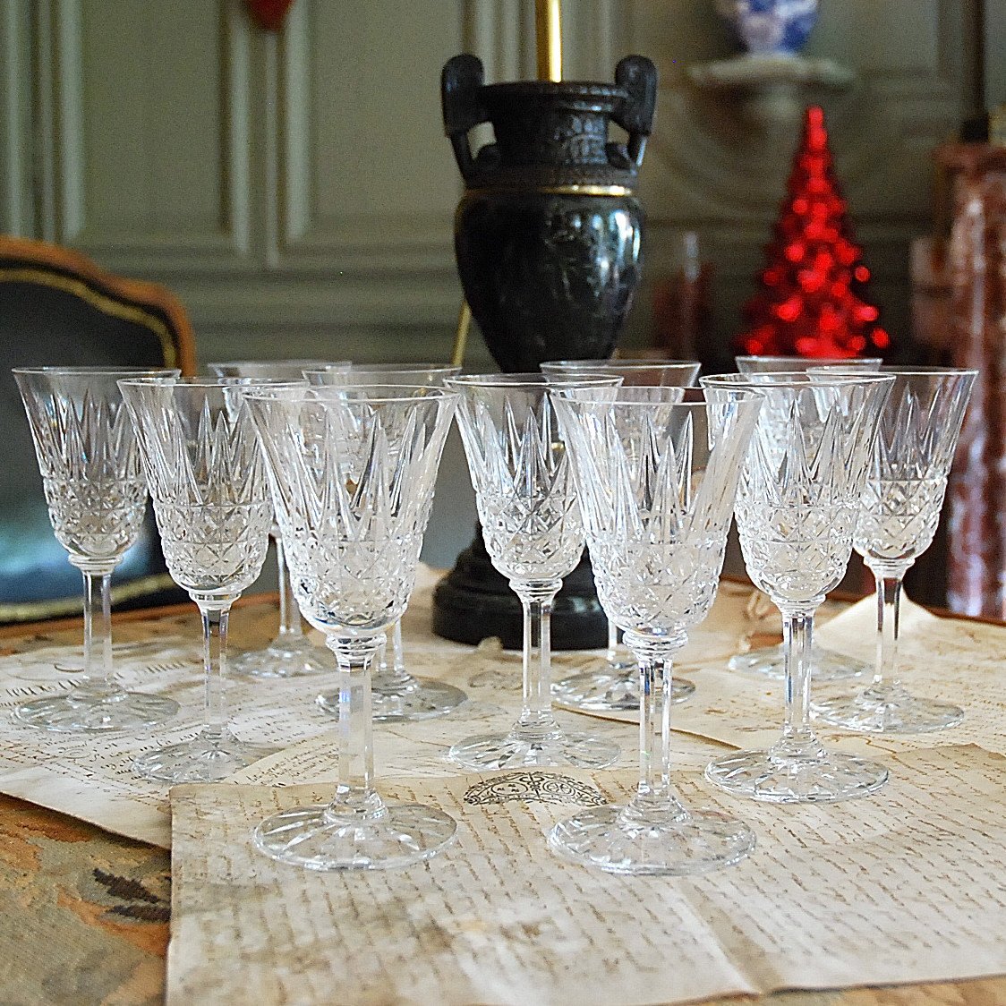 Suite de 11 verres à vin de bordeaux modèle Tarn - cristal de Saint Louis,  (modèle n°4 )