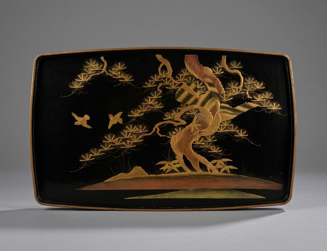 Grand plateau en laque Urushi à décor de pins et oiseaux - Japon, Époque Meiji Circa 1900