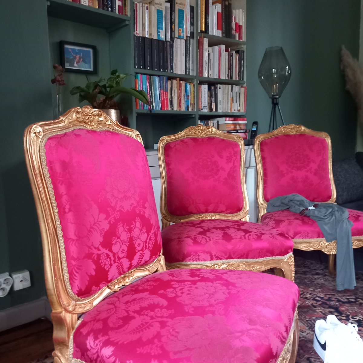 Suite de quatre chaises en bois sculpté et doré Louis XV-photo-3
