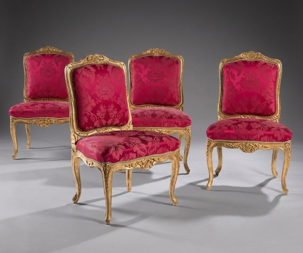 Suite de quatre chaises en bois sculpté et doré Louis XV