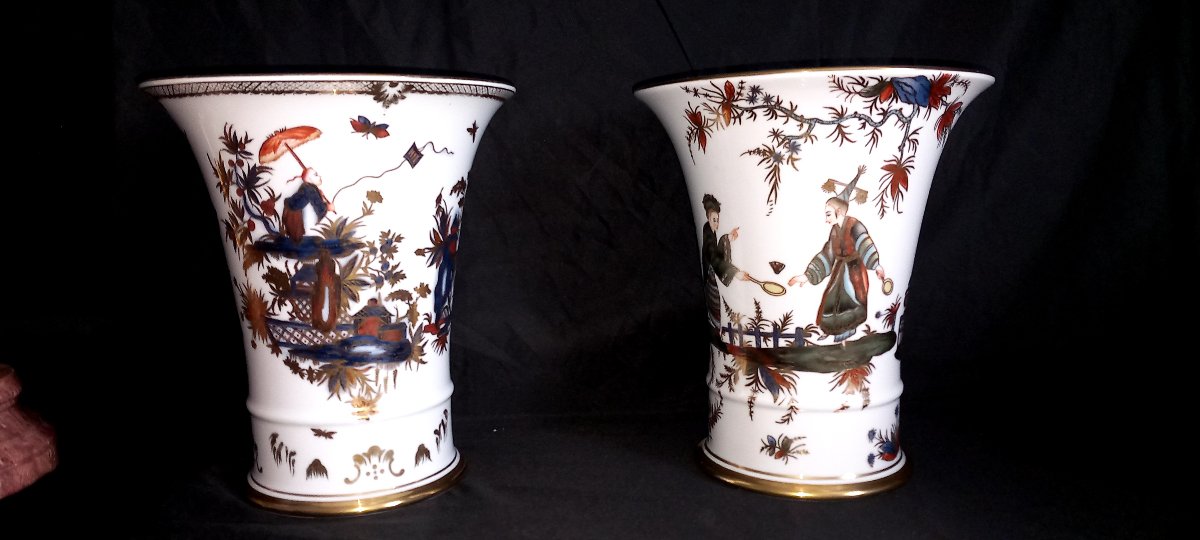 Paire de Vases Cornet en Porcelaine – Décor aux Chinoiseries – Style XVIIIe -photo-1