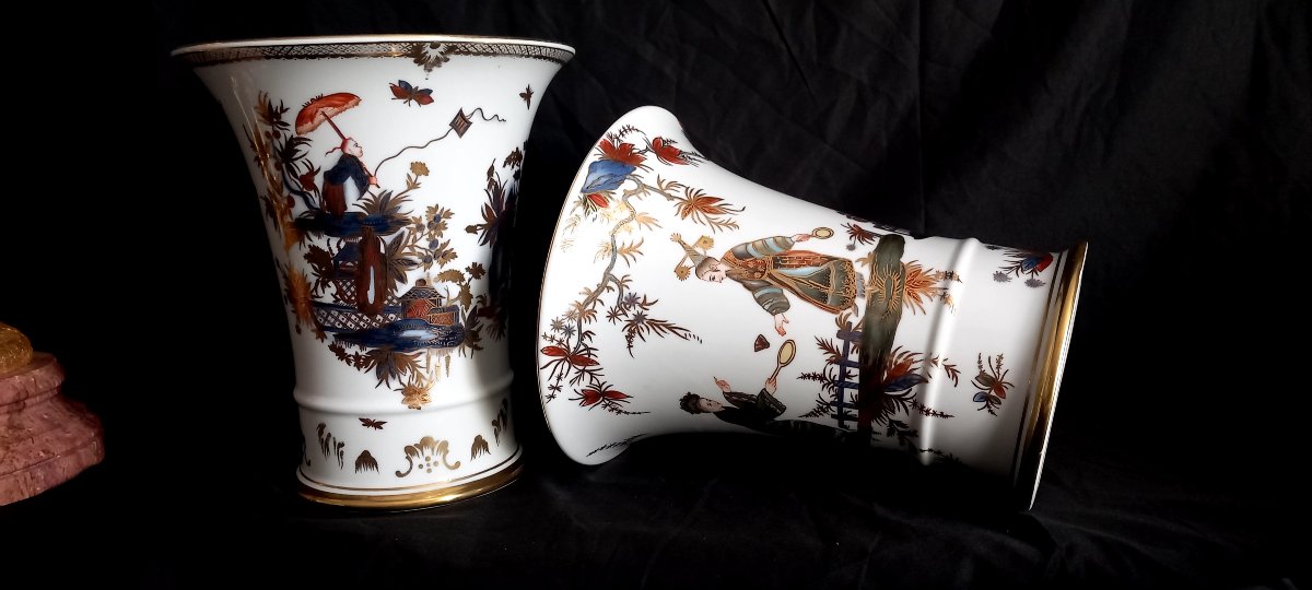 Paire de Vases Cornet en Porcelaine – Décor aux Chinoiseries – Style XVIIIe -photo-3