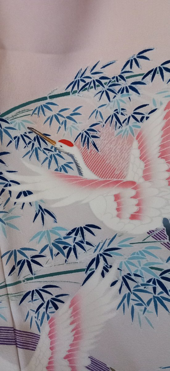 Salmon-colored Silk Kimono, Decorated With Cranes And Bamboo, Signed – Japan, 20th Century-photo-4