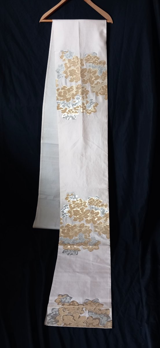 Obi traditionnel japonais - Motif de feuilles d'érable dorées et argentées
