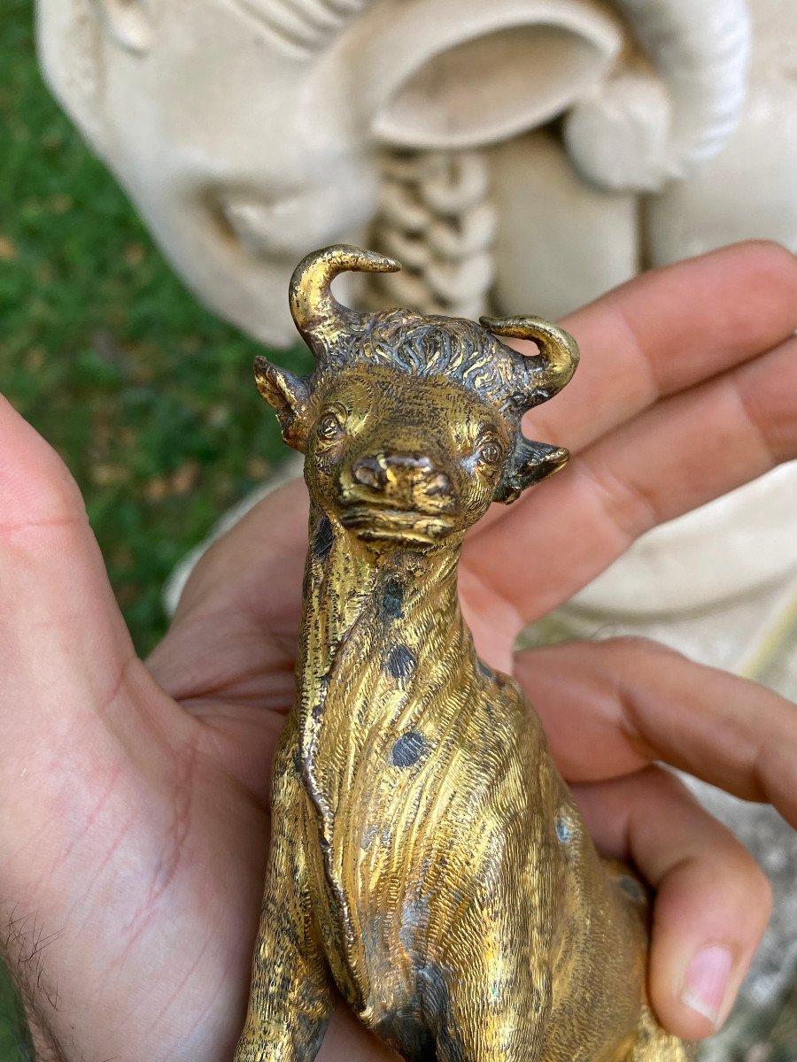 Taureau en bronze ciselé et doré.  XVII ème Siècle -photo-6