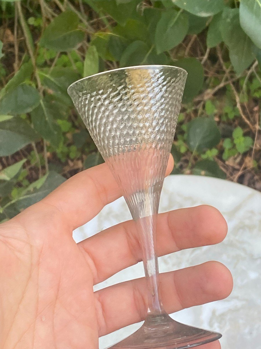 Flûte Alvéolée en verre de fougère . Modèle dit "Impossible", France, Milieu du XVIII ème-photo-3