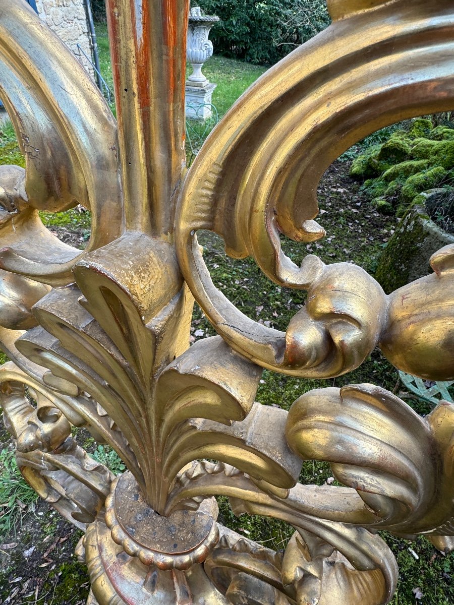 Important Candélabre En Bois Sculpté Et Doré  à Cinq Feux En-photo-1