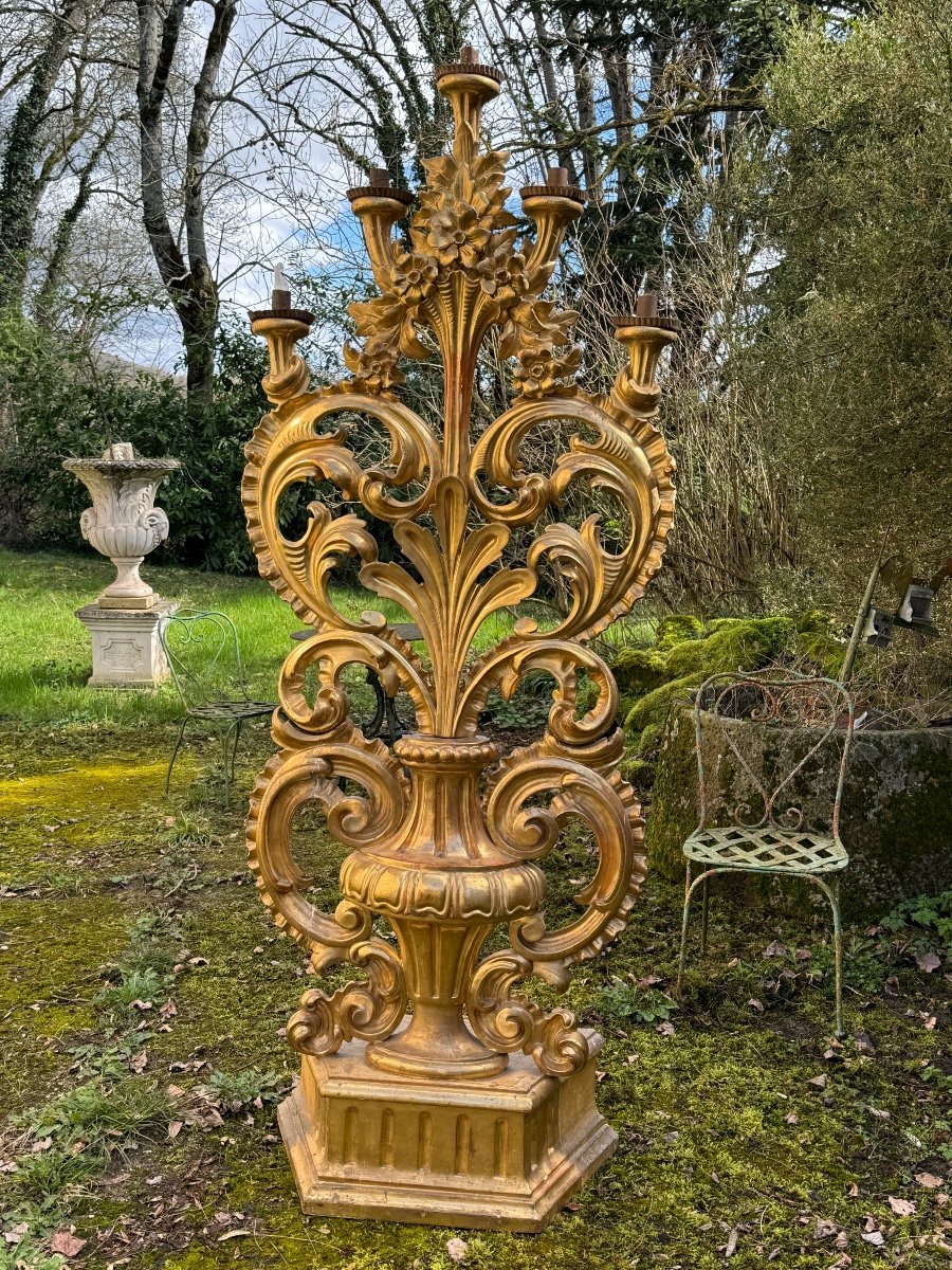 Important Candélabre En Bois Sculpté Et Doré  à Cinq Feux En