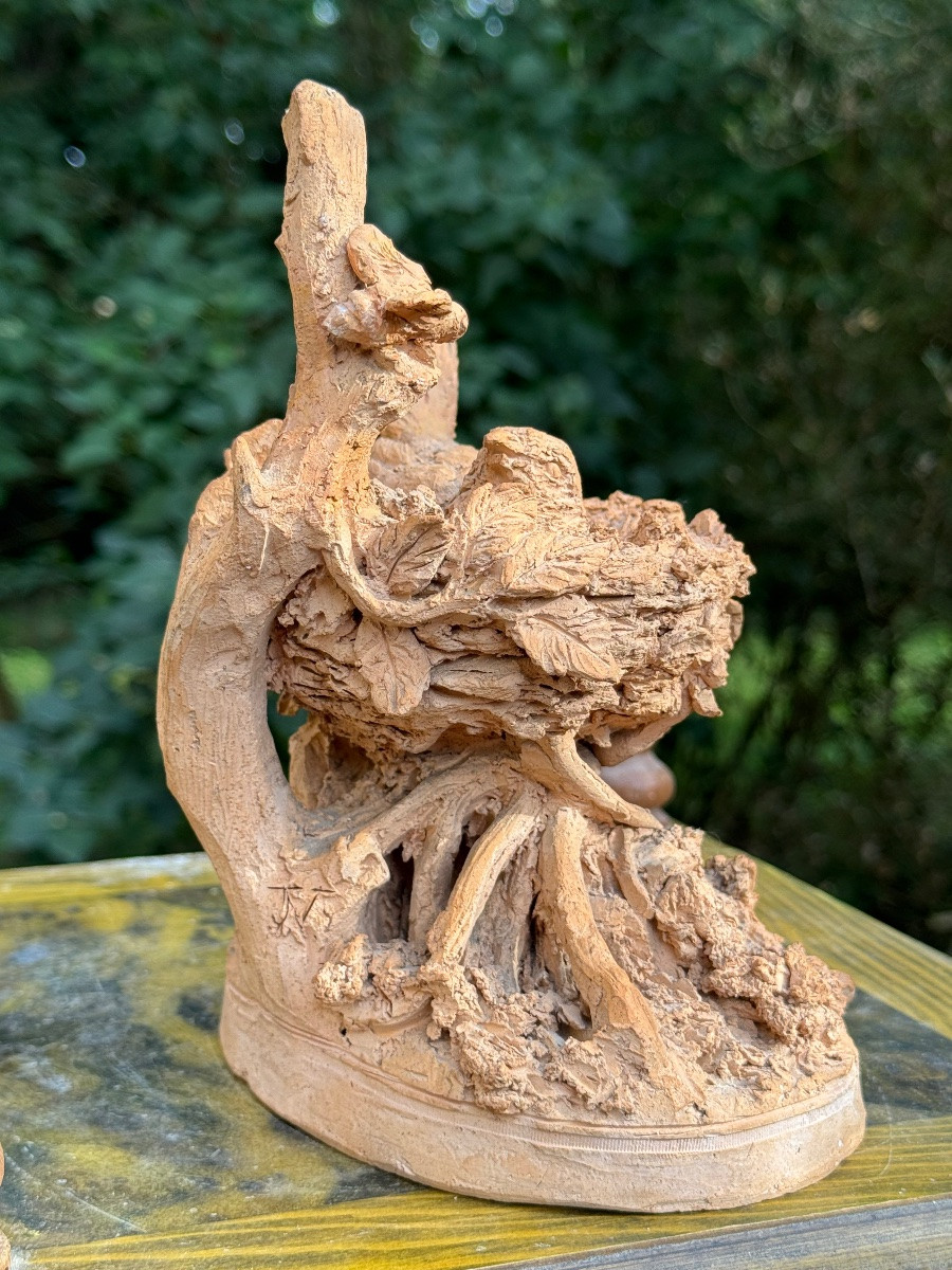 Sculpture en terre cuite naturaliste, oiseau dans son nid. -photo-2