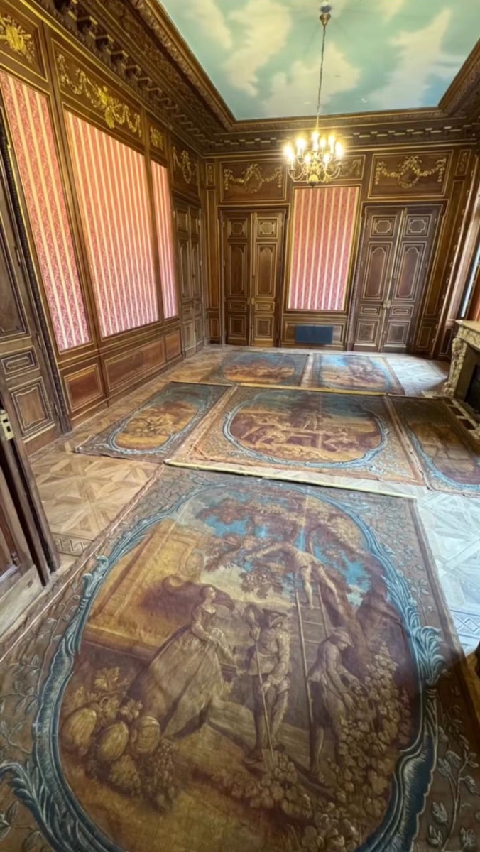 Série de six toiles peintes figurant les quatre éléments 