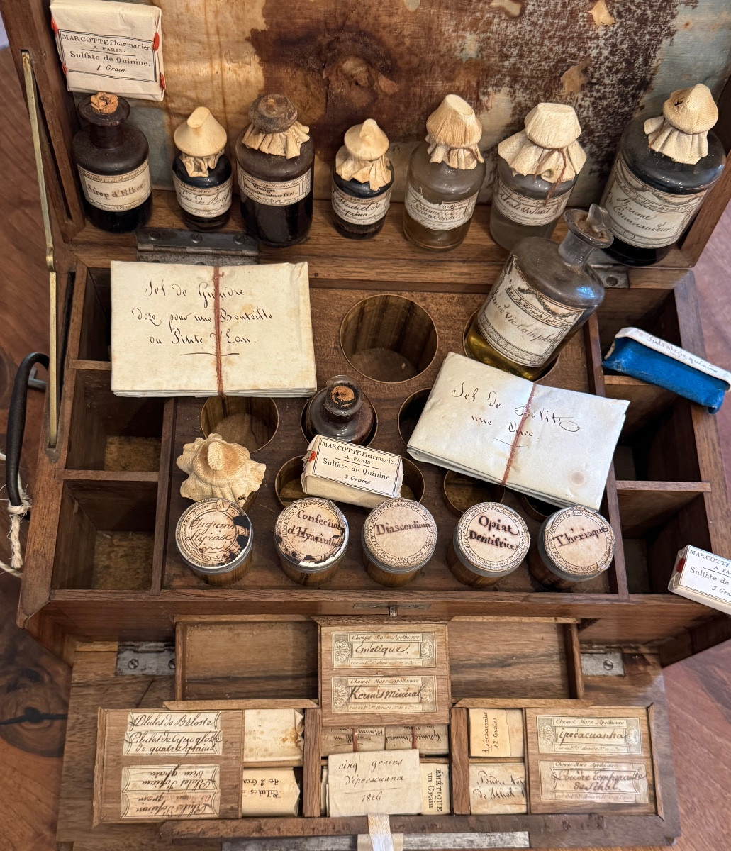 Coffret d’apothicaire – début XIXᵉ siècle
