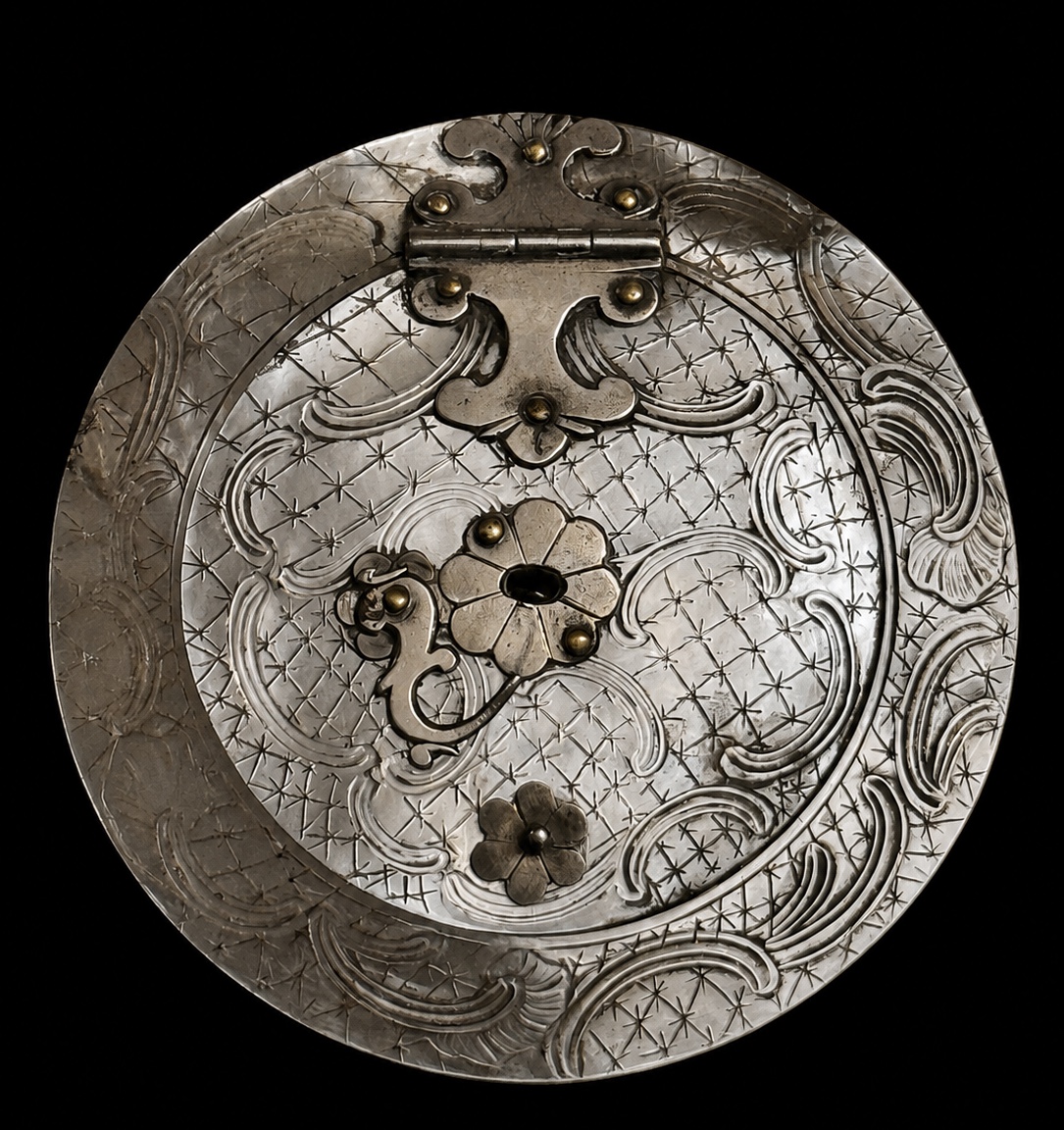Lanterne de poche en nacre et argent, XVIIIe siècle