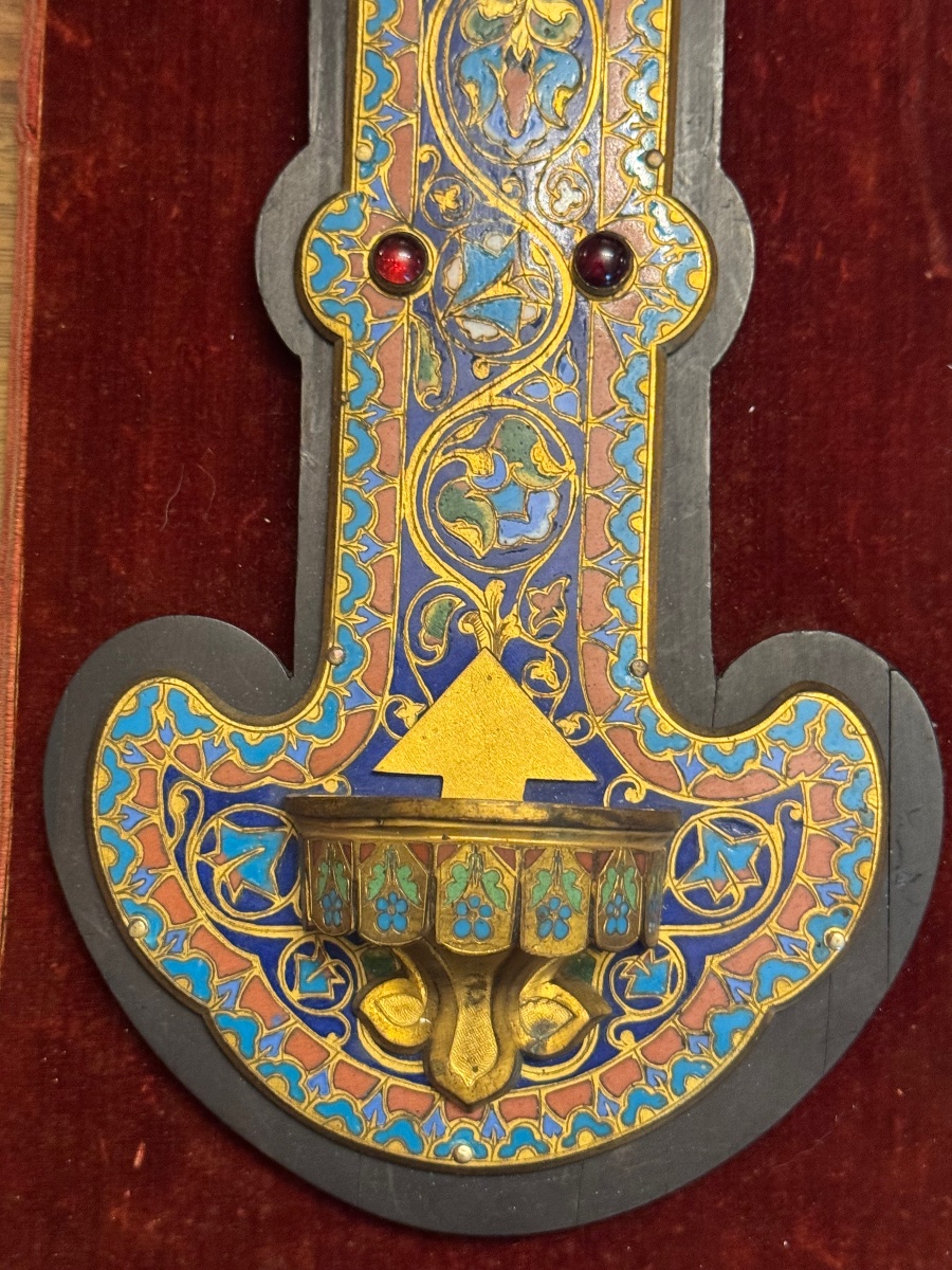 Crucifix néo-gothique en bronze doré et émaux cloisonnés-photo-7