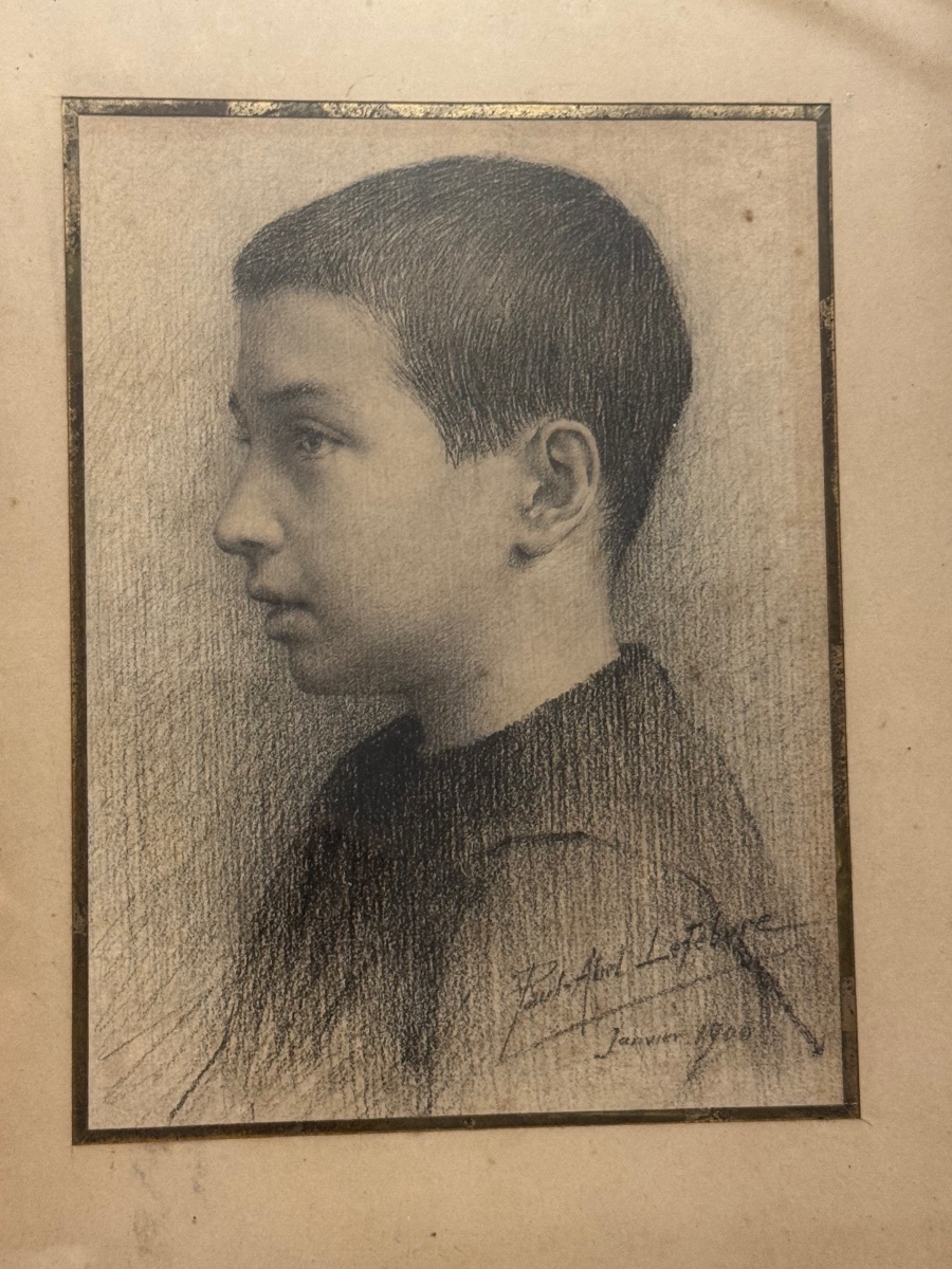  Portrait de jeune garçon de profil-photo-2