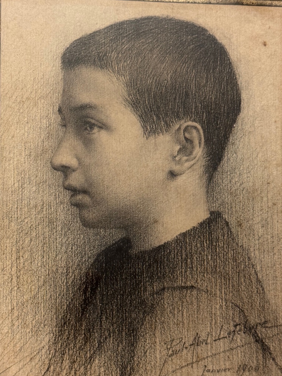  Portrait de jeune garçon de profil-photo-3