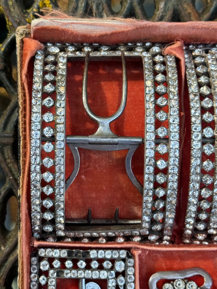 Set Of Silver Shoe Buckles And Pant Buckles-photo-2