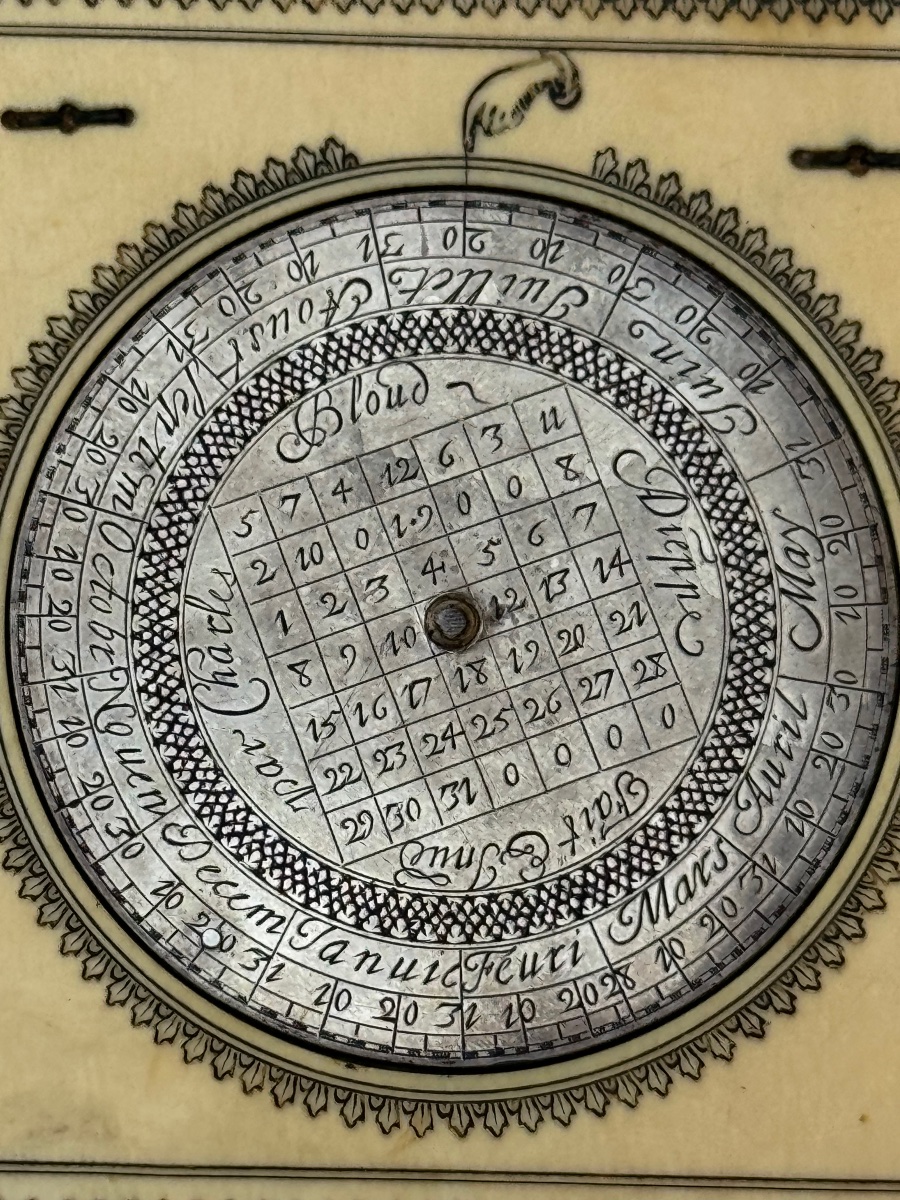 Cadran solaire diptyque en ivoire et argent, XVIIᵉ siècle