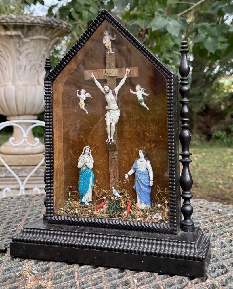 Crucifixion en verre filé de Nevers