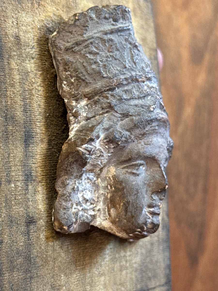 Tête de déesse à haute coiffe – Type chypriote de Kition-photo-2