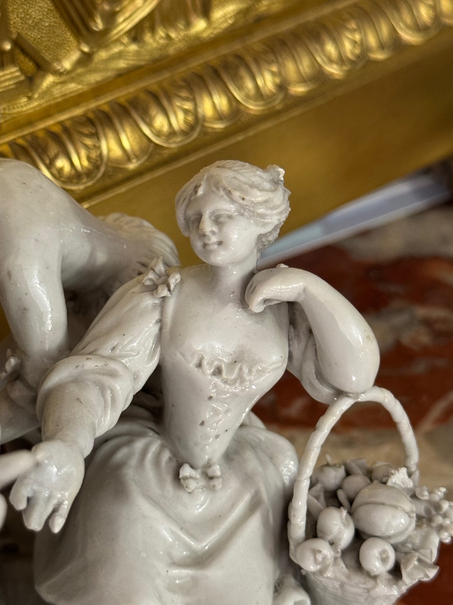 White Porcelain Group – Romantic And Pastoral Scene – 18th Century-photo-1