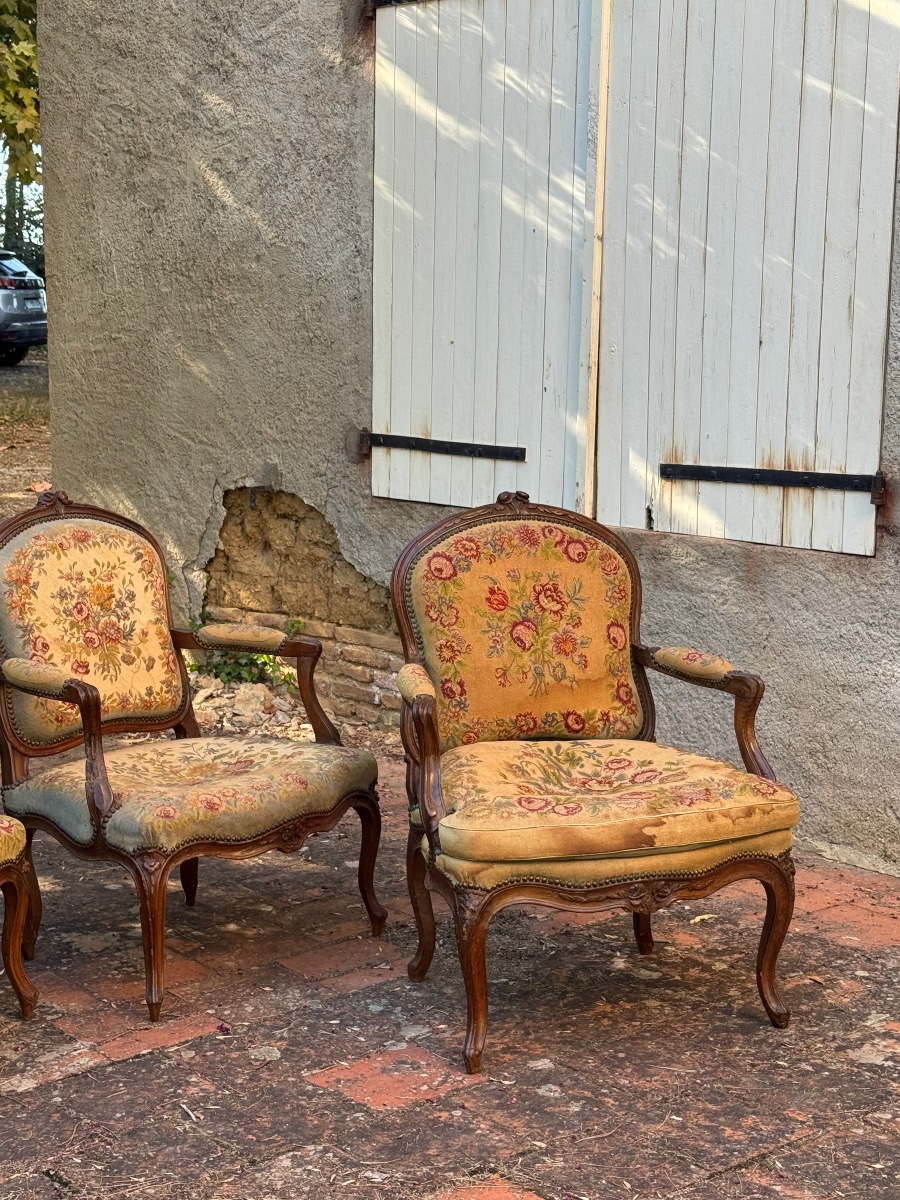 Salon d’époque Louis XV à dossiers plats dits « à la reine »-photo-1