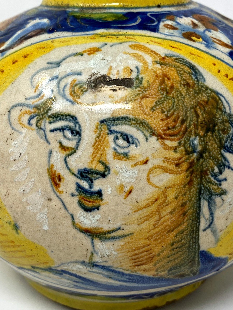 Vase Boule En Majolique Italienne à Décor Polychrome De Profils De Personnages - 17 ème