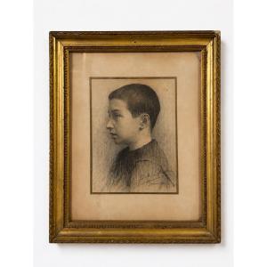 Portrait de jeune garçon de profil
