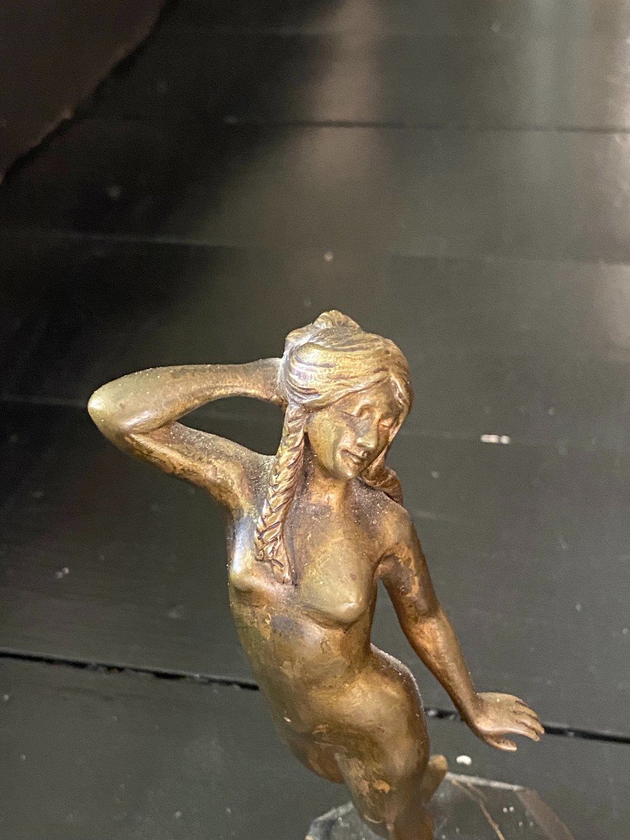 “Femme nue aux nattes” bronze à patine dorée-photo-1