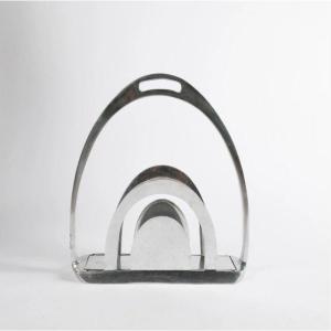 Porte Revue En Métal Chromé à Décor De Sections Concaves