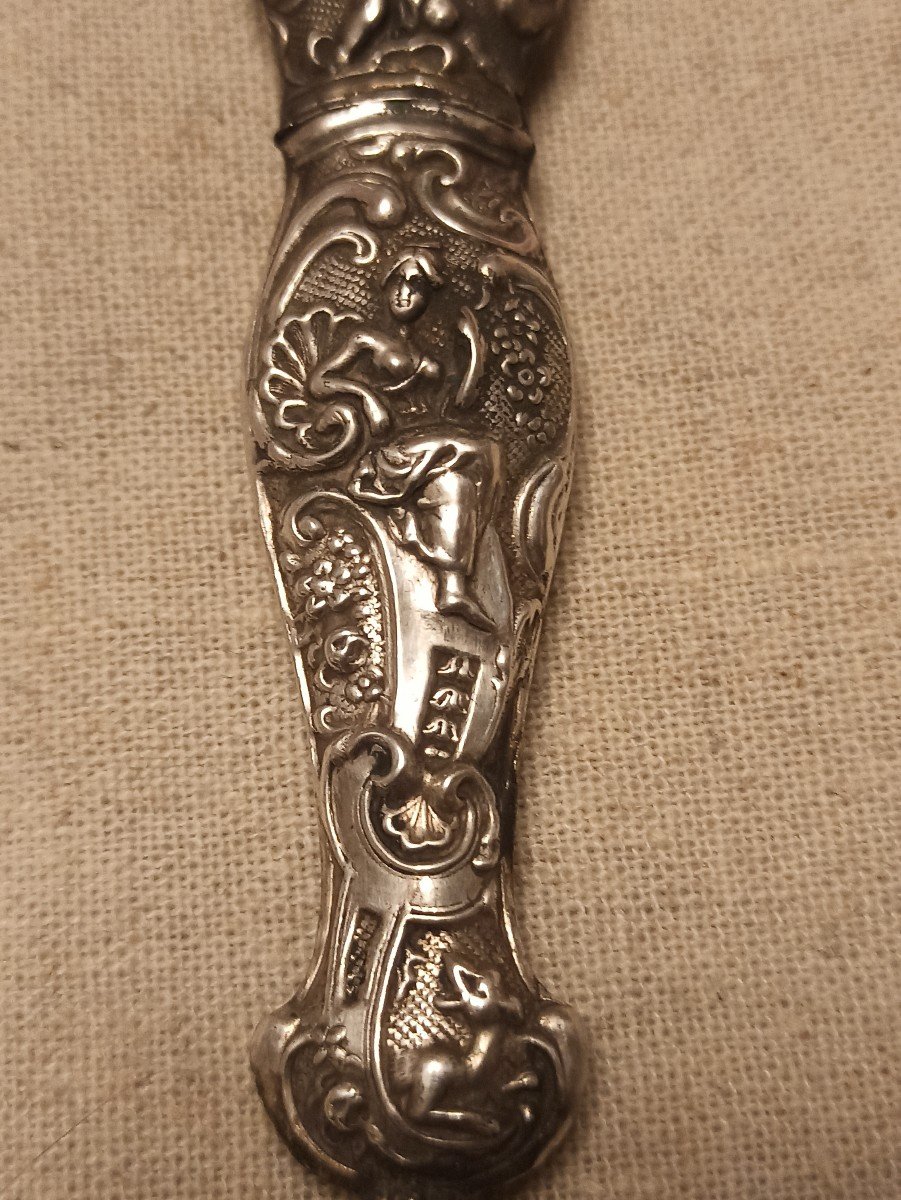 étui à Aiguilles En Argent Repoussé Circa 1830-photo-1