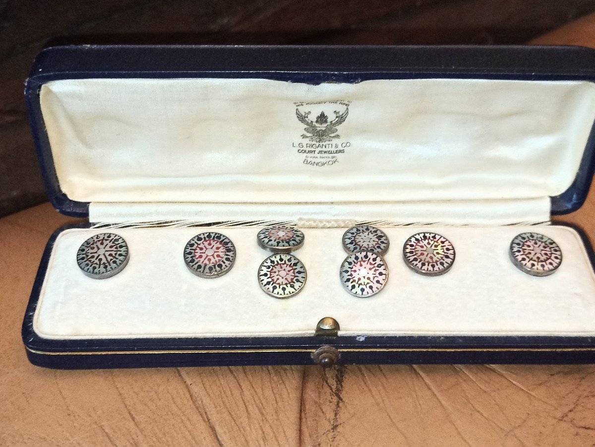 Coffret De Boutons De Col Et De Manchettes En Nacre Et Argent  Signés De Riganti, Bangkok -photo-4