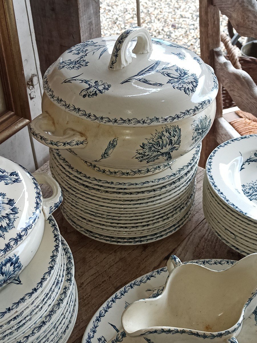 Service En Faience  Dire Terre De Fer, Lunéville Modèle Aux Oeillets-photo-2