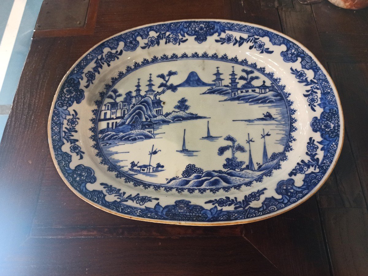 Oval Dish In Chinese Porcelain With Reign Of Qianlong Lake Decor