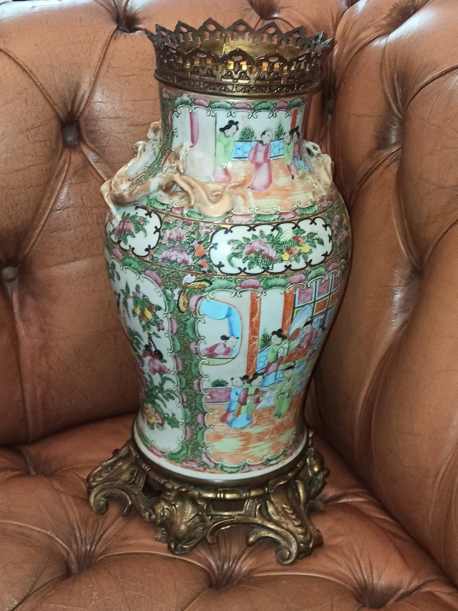 Vase En Porcelaine De Canton Monté En Bronze, époque Deuxième Moitié Du XIXeme