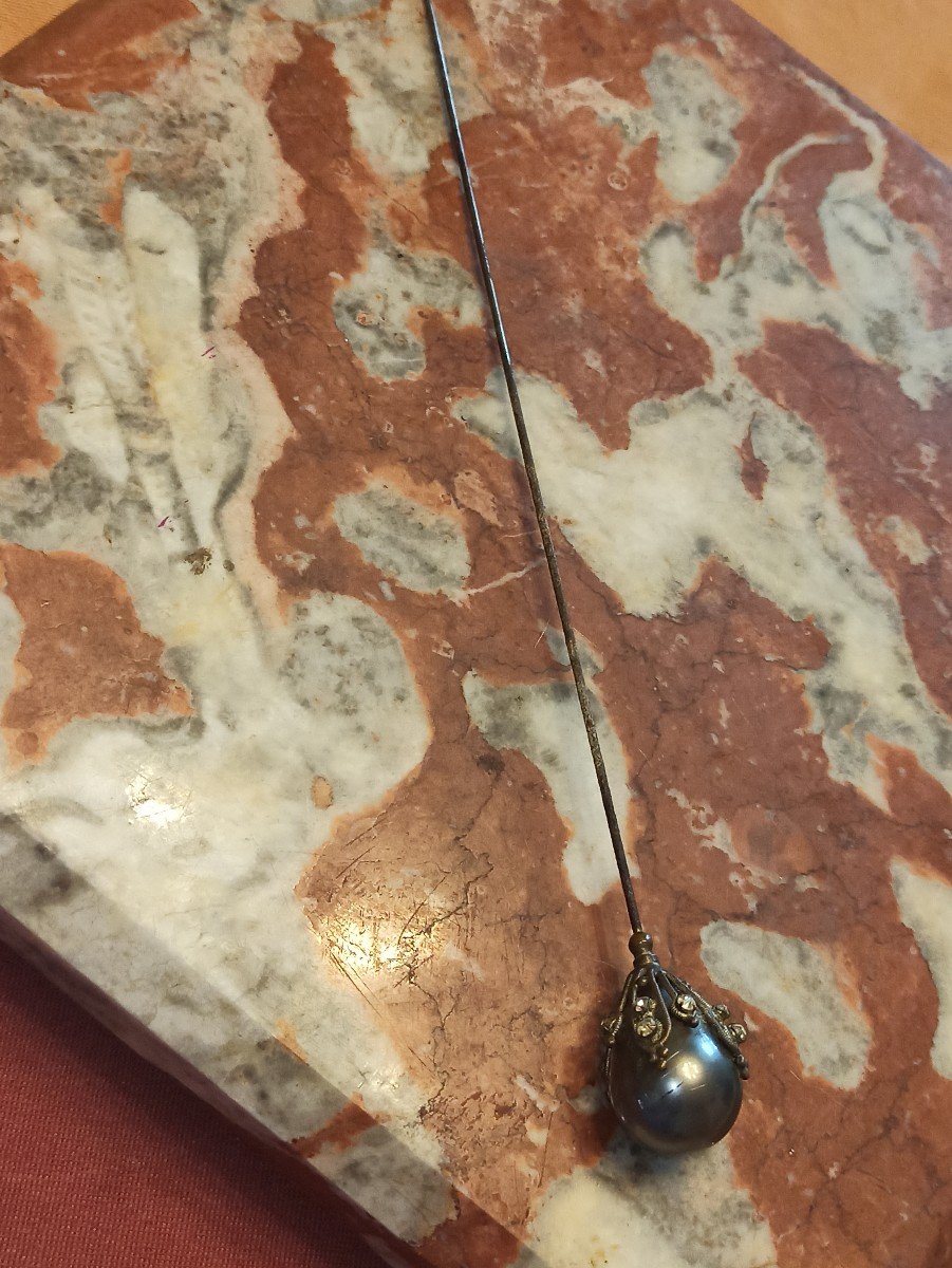 Beautiful And Long Hat Pin Decorated With A Gray Mother-of-pearl Pearl And Rhinestones Circa 1890