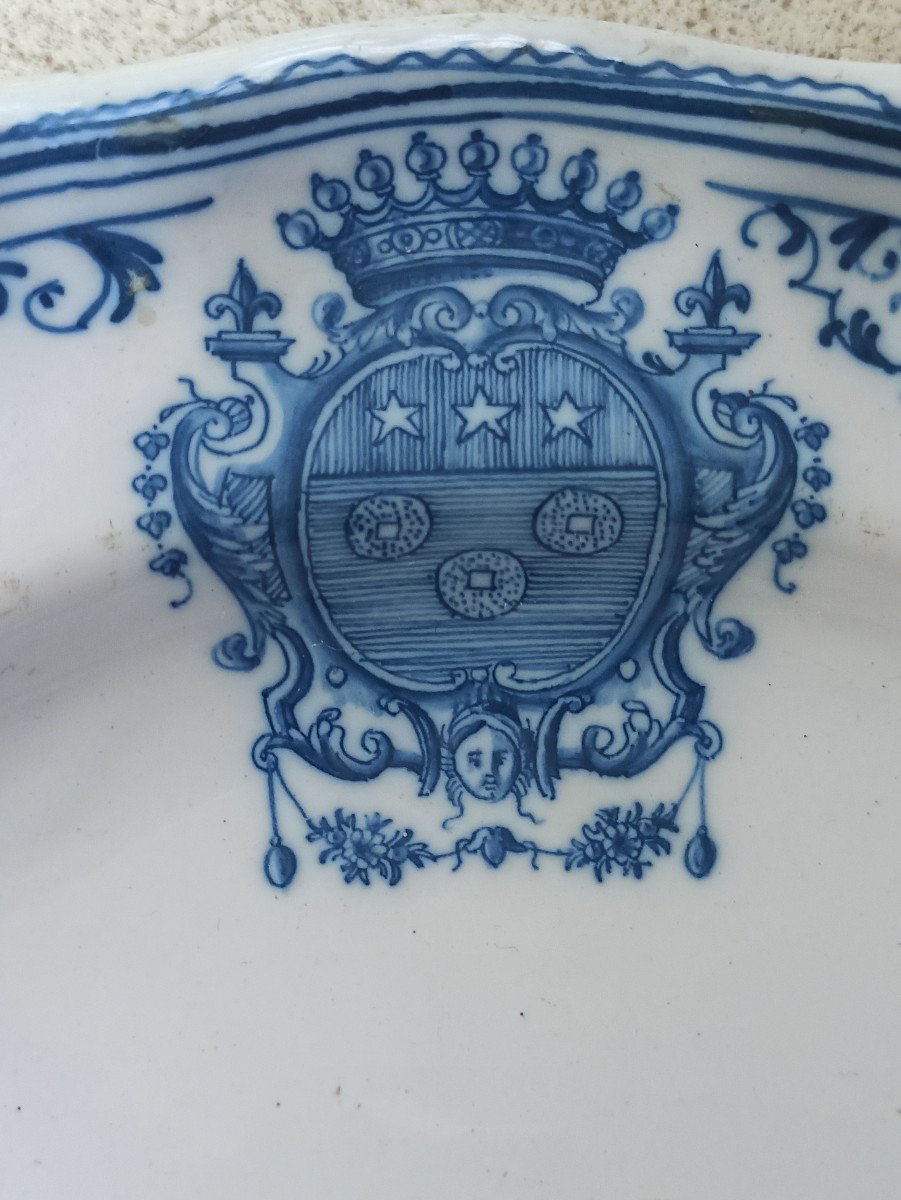 Moustiers Earthenware Plate, Decorated With The Count's Arms Of The Moly Family Circa 1730-photo-2