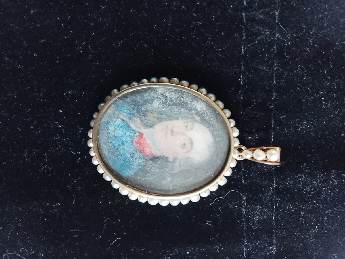 Pendentif Médaillon en or et perles fines orne d une miniature peinte du XVIIIe-photo-1