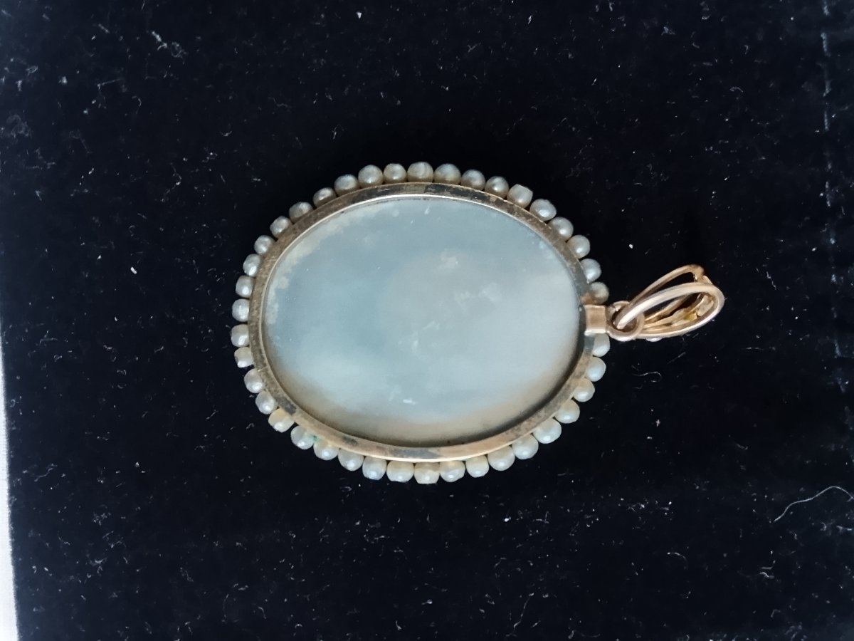 Pendentif Médaillon en or et perles fines orne d une miniature peinte du XVIIIe-photo-3