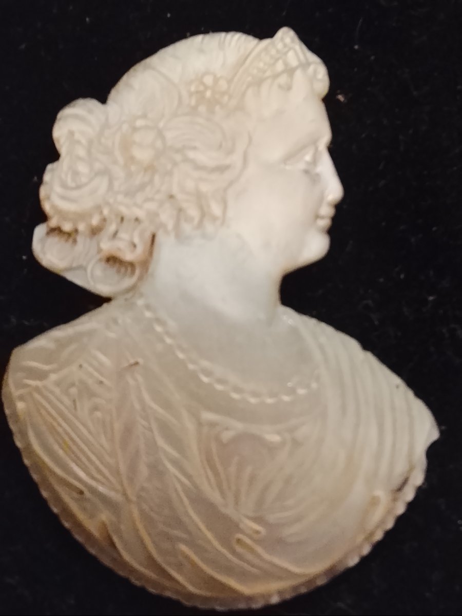 Important Antique Mother-of-pearl Cameo Profile Of A Woman, Meru Work Circa 1830