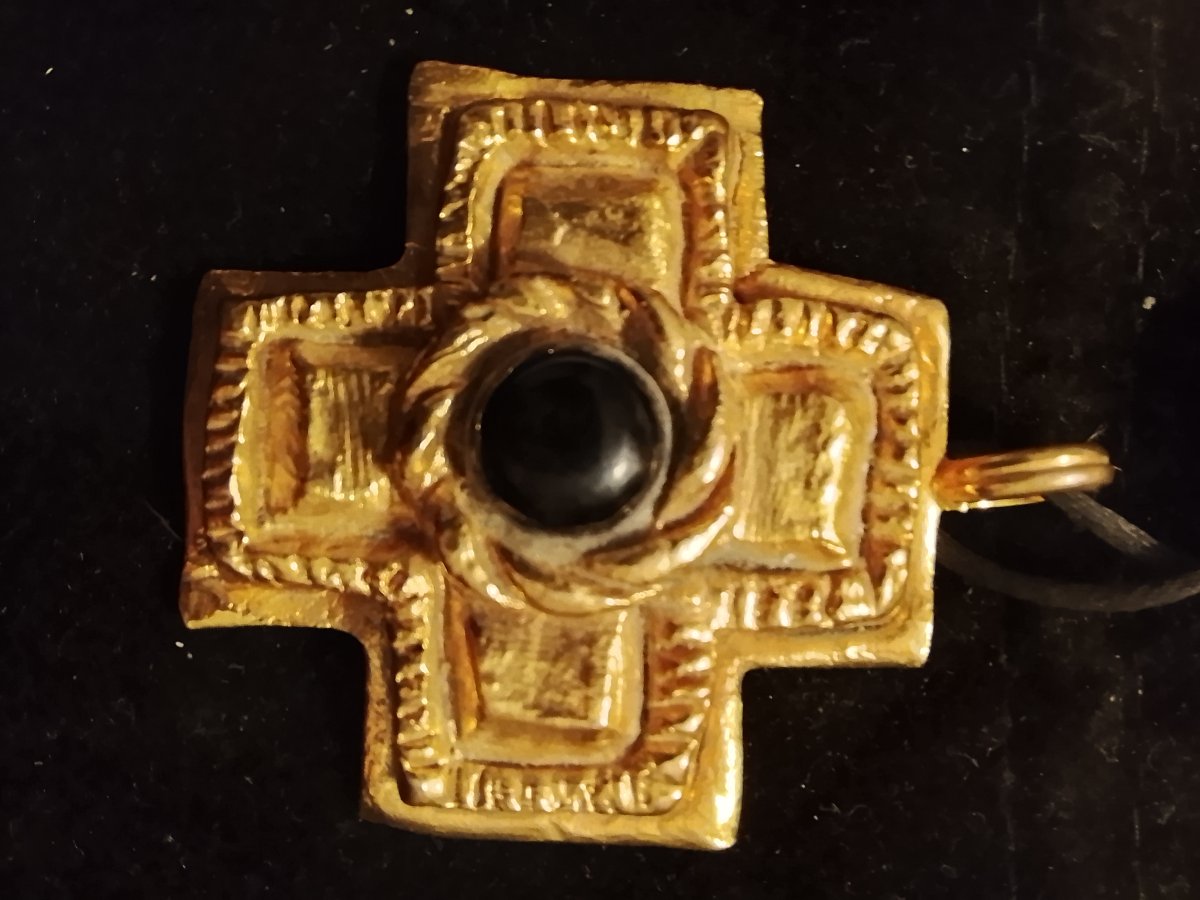 Croix vintage  en laiton doré et pierre signée viva Paquita circa 1980