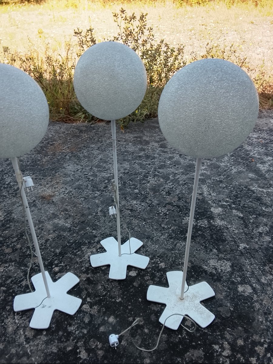 Suite de 3 lampadaires italiens space age sur piètement étoile circa 1990