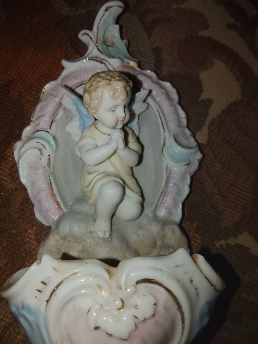 Benitier de chevet  en biscuit peint orné d un ange. Circa 1900-photo-4