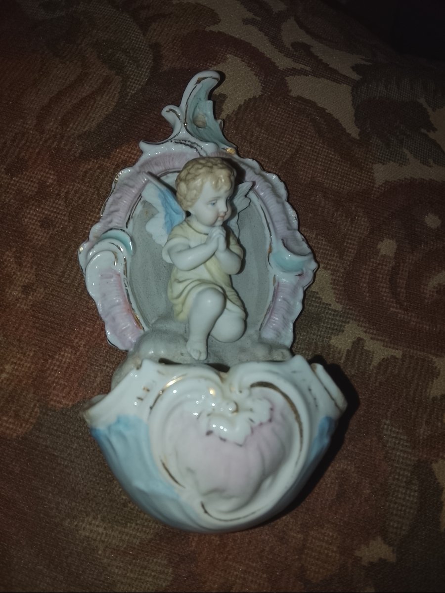 Benitier de chevet  en biscuit peint orné d un ange. Circa 1900-photo-2