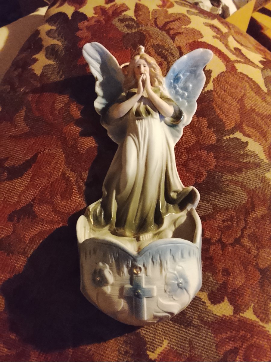 Benitier de chevet en biscuit  orné d un important ange protecteur de style Art Nouveau 1900-photo-2