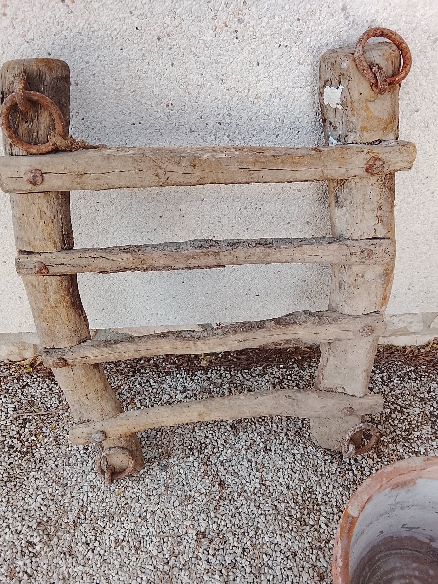 Curieux instrument de transport de pierres en bois et fer forgé XIXe
